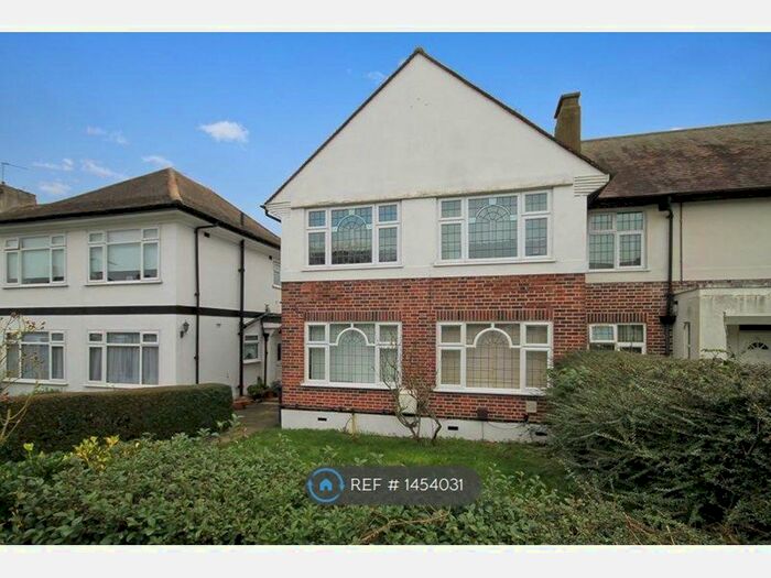 2 Bedroom Maisonette To Rent In Goring Way, Greenford, UB6
