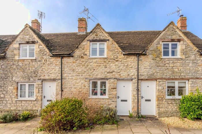2 Bedroom Cottage To Rent In Horsefair, Malmesbury, SN16