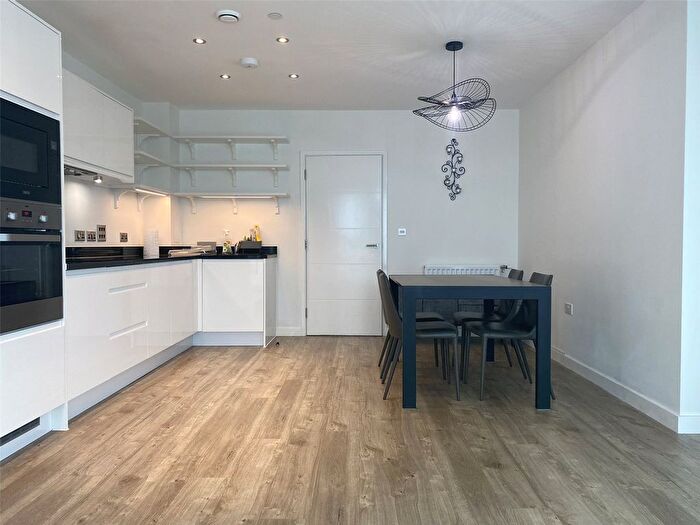 3 Bedroom Flat To Rent In Baronet House, London, NW10