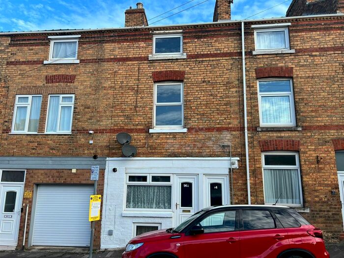 2 Bedroom Flat To Rent In Melrose Street, Scarborough, YO12