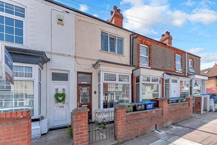 2 Bedroom Terraced House For Sale In Whites Road, Cleethorpes, DN35