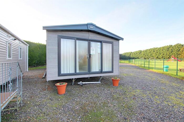2 Bedroom Chalet For Sale In Woodthorpe Leisure Park, Woodthorpe, Alford, LN13