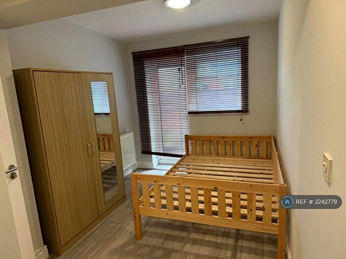 Studio To Rent In London, London, NW2