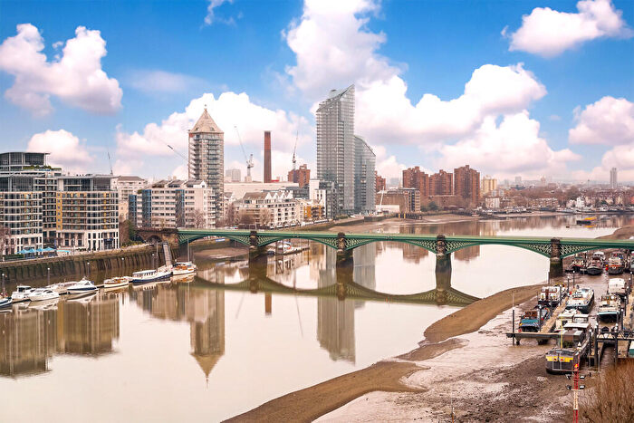 2 Bedroom Apartment To Rent In Altura Tower, London, SW11