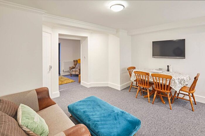 2 Bedroom Flat To Rent In Scarborough District, YO12