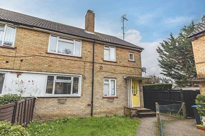 2 Bedroom Detached House For Sale In Heathway, Iver, SL0