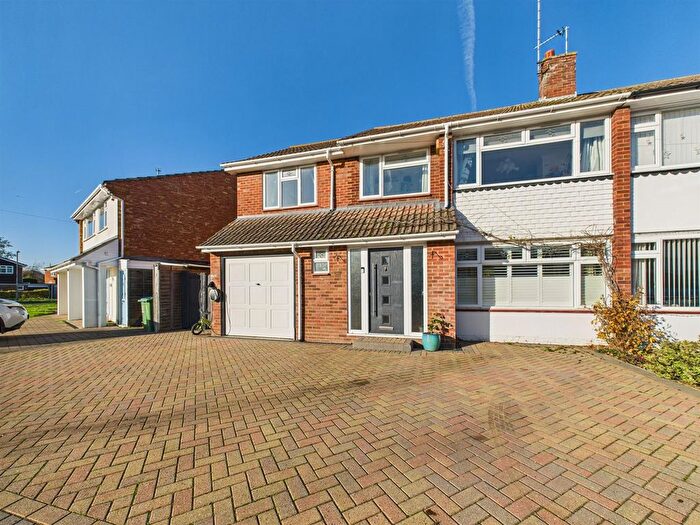 4 Bedroom Semi Detached House For Sale In Westmorland Avenue, Turnfurlong, Aylesbury, HP21