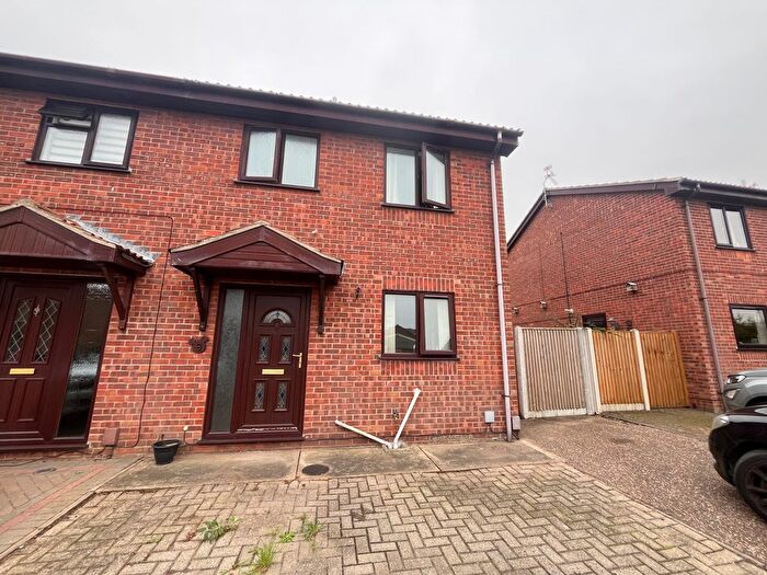 3 Bedroom Semi-Detached House To Rent In Bewick Close, Bradwell, Great Yarmouth, NR31