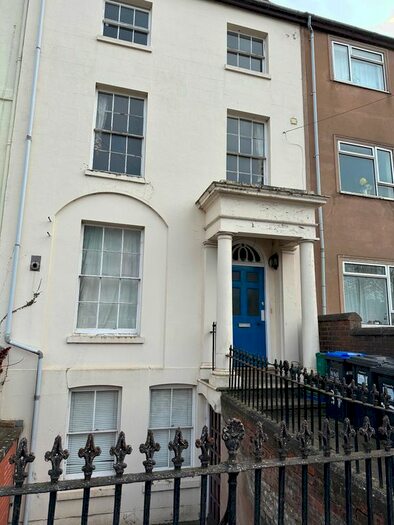 10 Bedroom Flat To Rent In Tachbrook Road, Whitnash, Leamington Spa, CV31