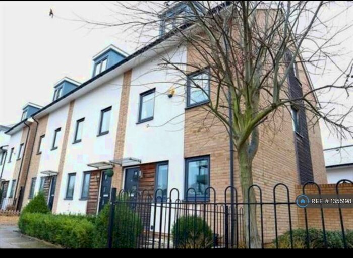 4 Bedroom End Of Terrace House To Rent In Hammonds Drive, Peterborough, PE1