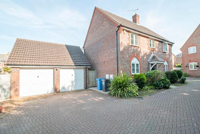 4 Bedroom Detached House To Rent In Upper Mount St, Fleet, Hampshire, GU51
