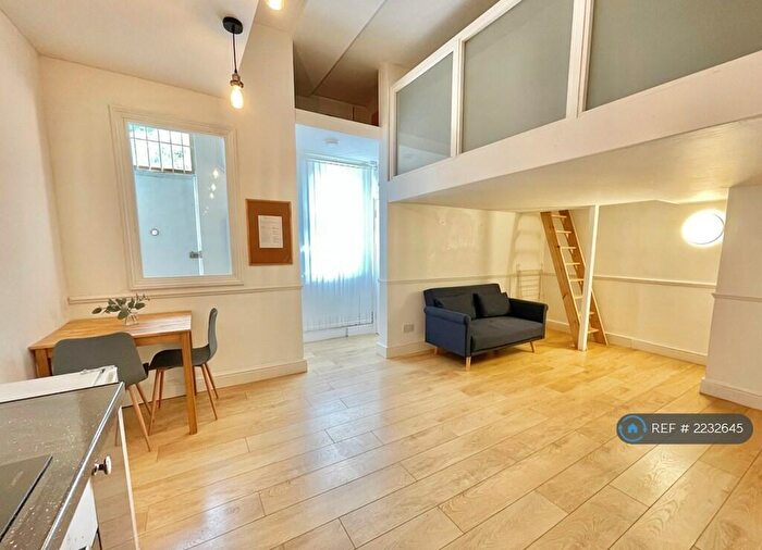 Studio To Rent In Caledonian Road, London, N1