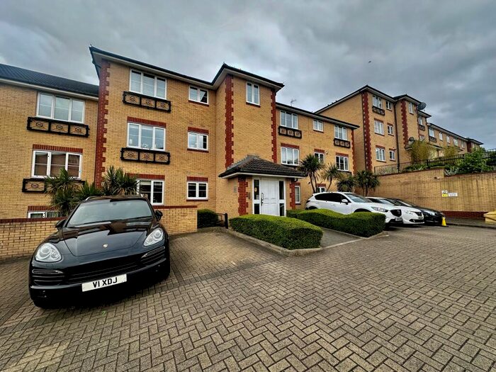 1 Bedroom Flat To Rent In Stoneleigh Road, Ilford, IG5