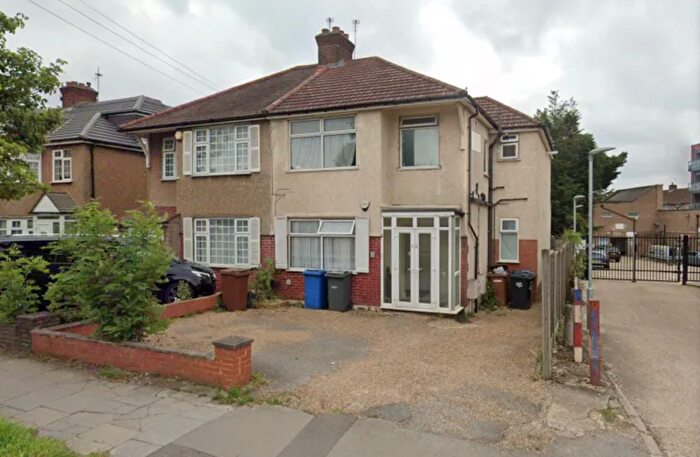 2 Bedroom Flat To Rent In Weston Drive, Stanmore, HA7