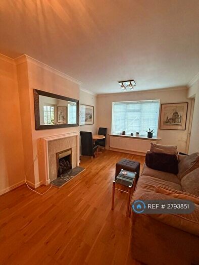 2 Bedroom Flat To Rent In Falloden Way, London, NW11