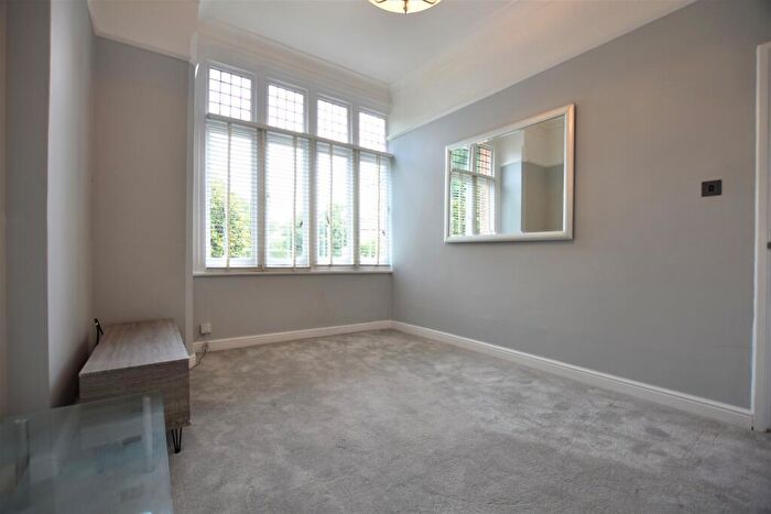 2 Bedroom Flat For Sale In Grove Park Road, Mottingham, SE9