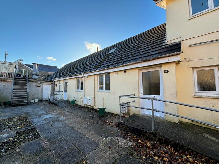 1 Bedroom Flat To Rent In Wind Street, Ammanford, SA18