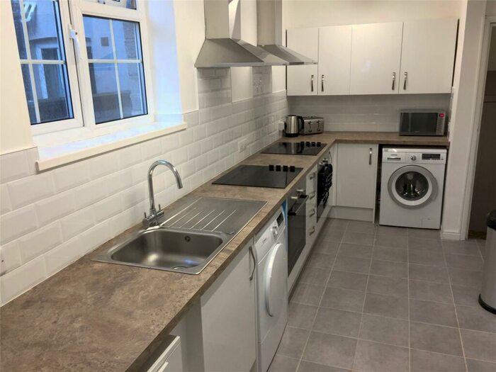 9 Bedroom House To Rent In College Road, Bangor, Gwynedd, LL57