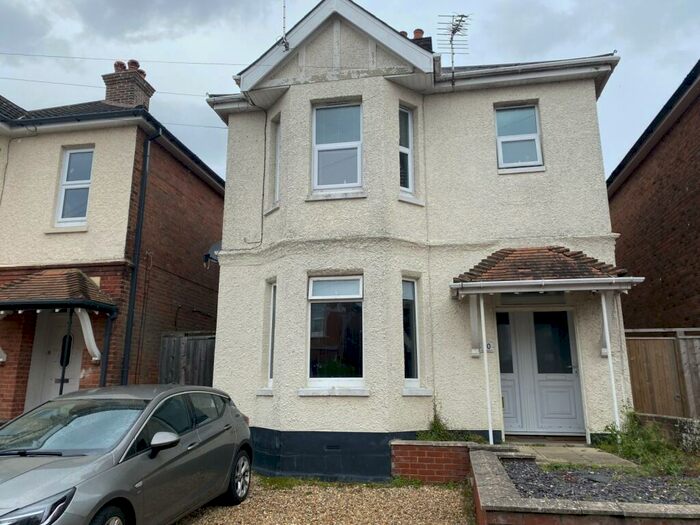 2 Bedroom Flat To Rent In Bedroom First Floor Flat In Winton, BH9