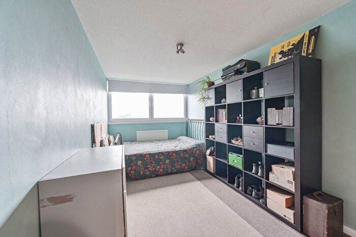 2 Bedroom Flat For Sale In Macey House, Battersea Park, London, SW11