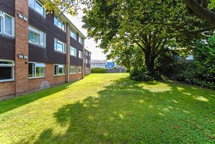 1 Bedroom Apartment For Sale In Suffolk Close, Slough, Berkshire, SL1