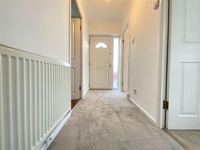 2 Bedroom Semi-detached Bungalow For Sale In Byward Drive, Scarborough, YO12