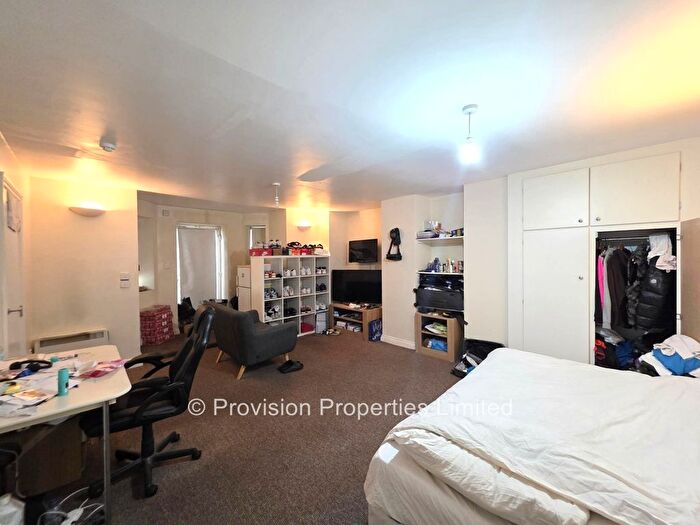 1 Bedroom Flat To Rent In Moorland Road, Hyde Park, Leeds, LS6