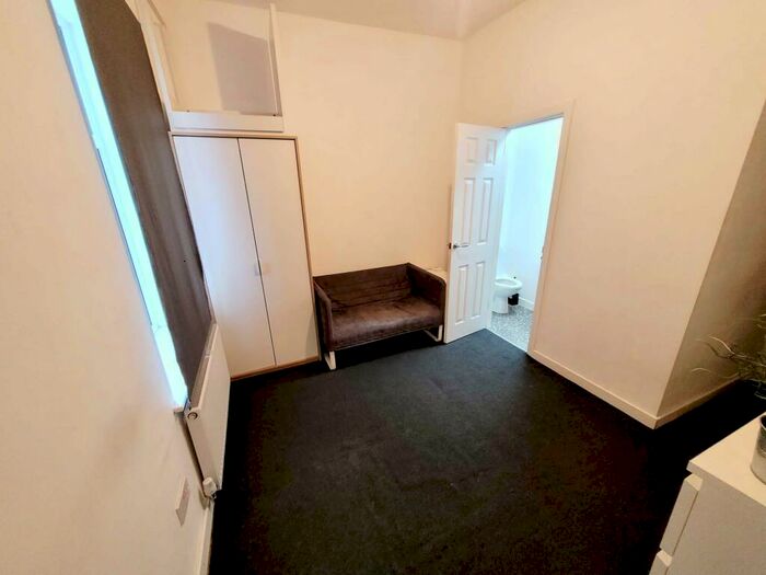 1 Bedroom Terraced House To Rent In Liverpool Road, M30