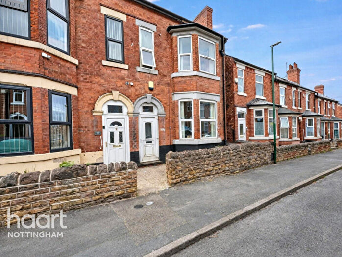 6 Bedroom Semi-Detached House For Sale In Kimbolton Avenue, Nottingham, NG7
