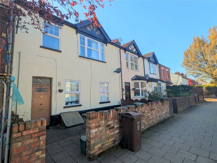 1 Bedroom Flat To Rent In High Street, London Colney, St. Albans, Hertfordshire, AL2