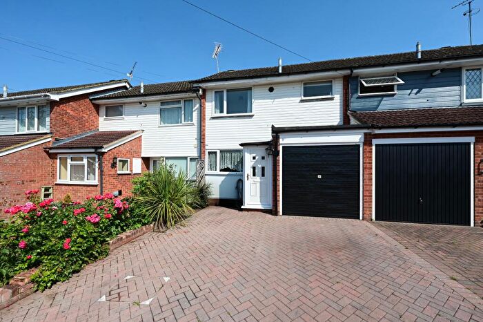 3 Bedroom Terraced House For Sale In Patten Avenue, Yateley, Hampshire, GU46