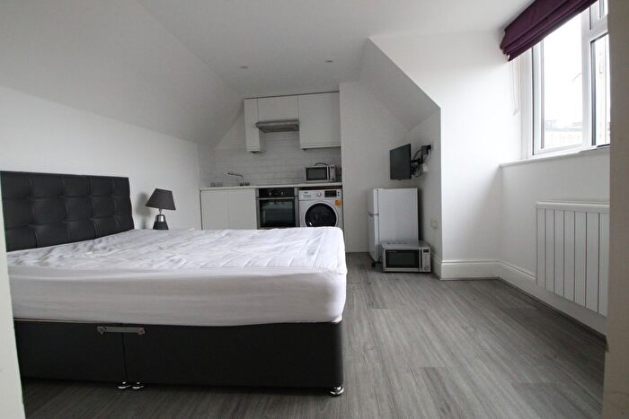 Studio To Rent In Finchley Road, London, NW3