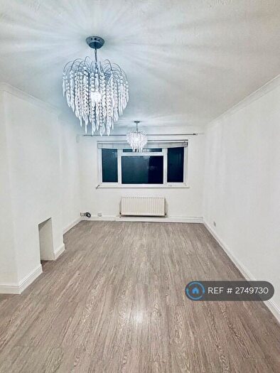 2 Bedroom Maisonette To Rent In Gwillim Close, Sidcup, DA15