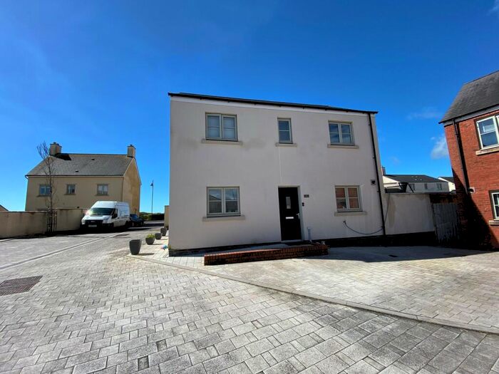 3 Bedroom Detached House For Sale In Lle Crymlyn, Llandarcy, Neath., SA10