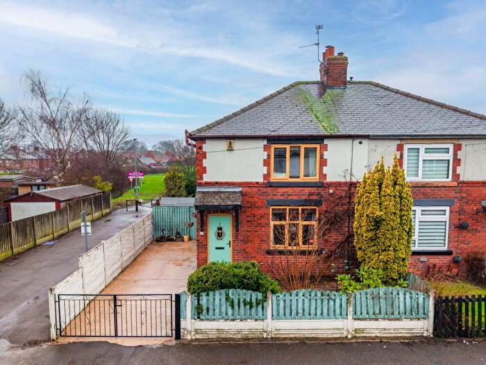 3 Bedroom Semi-Detached House For Sale In Park View, Royston, S71