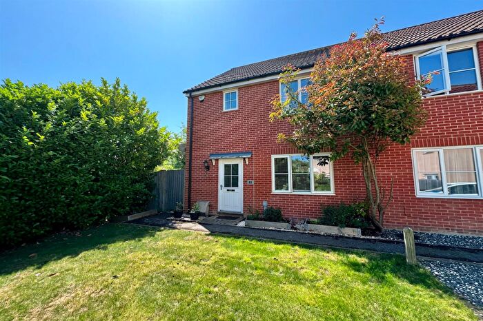 3 Bedroom Semi-Detached House For Sale In Celandine View, Ely, CB7