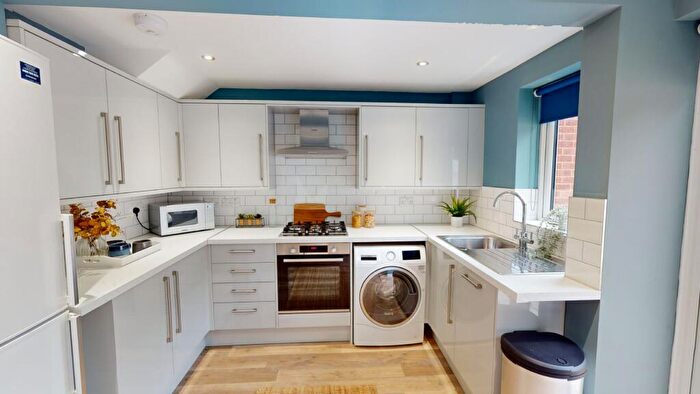 4 Bedroom House To Rent In Lyncombe Close, EX4