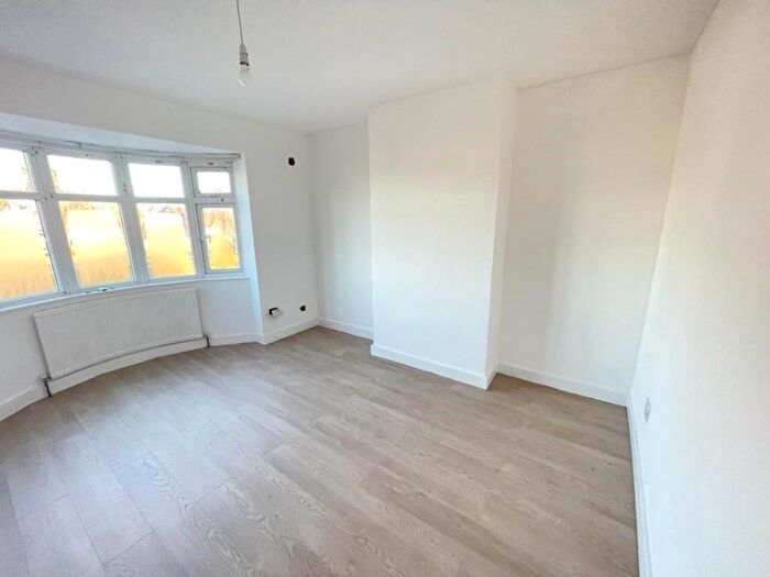 3 Bedroom Semi Detached House To Rent In Great West Road, Hounslow, TW5