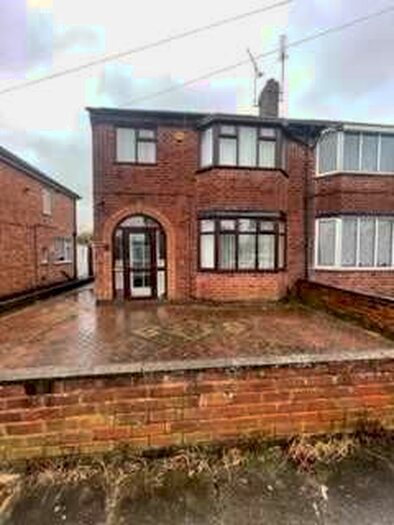3 Bedroom Semi-Detached House To Rent In Hylion Road, Leicester, LE2
