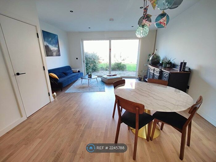 3 Bedroom Terraced House To Rent In South Loop Park, Birmingham, B16