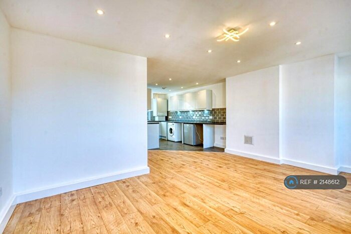 2 Bedroom Flat To Rent In Kielder Square, Salford, M5