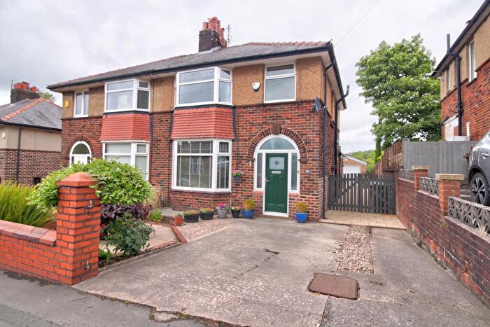 3 Bedroom Semi-Detached House For Sale In Hawthorn Avenue, Accrington, BB5