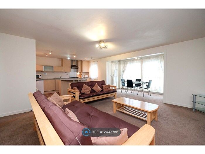 2 Bedroom Flat To Rent In Chesser Crescent, Edinburgh, EH14