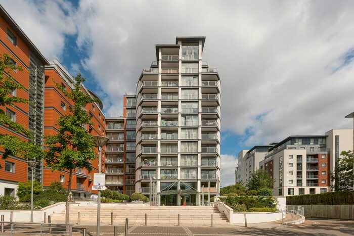 3 Bedroom Flat To Rent In Holland Gardens, Kew Bridge, Brentford TW8