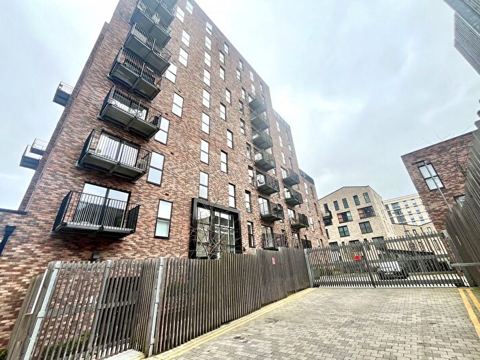 2 Bedroom Flat To Rent In Lockgate Mews, Manchester, M4