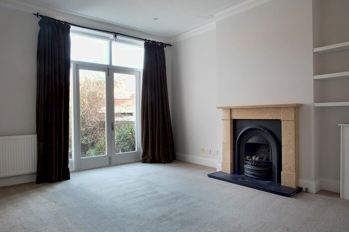 3 Bedroom Flat To Rent In Langdale Road, Hove, BN3