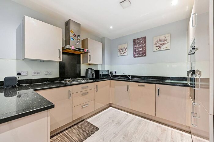 6 Bedroom Detached House For Sale In Denton Way, Langley, Slough, SL3