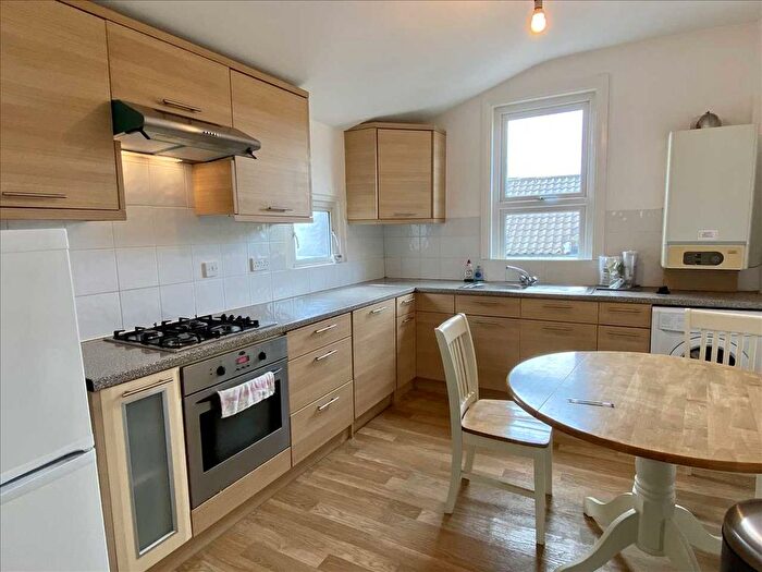 1 Bedroom Flat To Rent In Sandycombe Road, Kew, Richmond, TW9