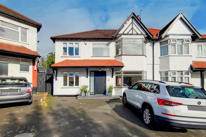 4 Bedroom House To Rent In Glebe Crescent, Hendon, NW4