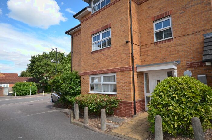 2 Bedroom Flat To Rent In Sydenham Gardens, Chalvey Grove, Slough, SL1